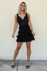 A-Line Black Homecoming Dresses V-Neck Tiered Short Cocktail Dresses with Lace