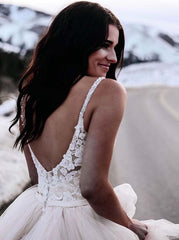 Appliques V-neck Spaghetti-Straps Attractive A-line Lace Wedding Dresses