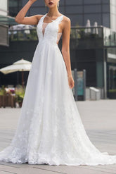 Beach A-Line Beach Wedding Dress V-Neck Lace Tulle Sleeveless Sexy Backless Bridal Gowns with Sweep Train