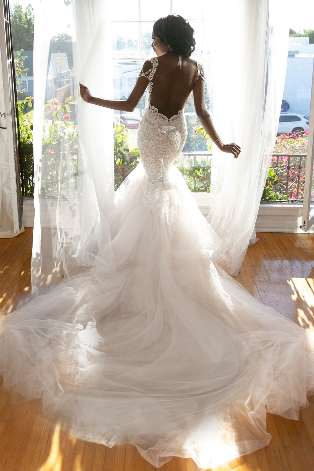 Beads Appliques Spaghetti Straps V-neck Wedding Dresses | Open Back Memaid Bridal Gowns | Suzhoufashion Beads Appliques Spaghetti Straps V-neck Wedding Dresses | Open Back Memaid Bridal Gowns | Suzhoufashion