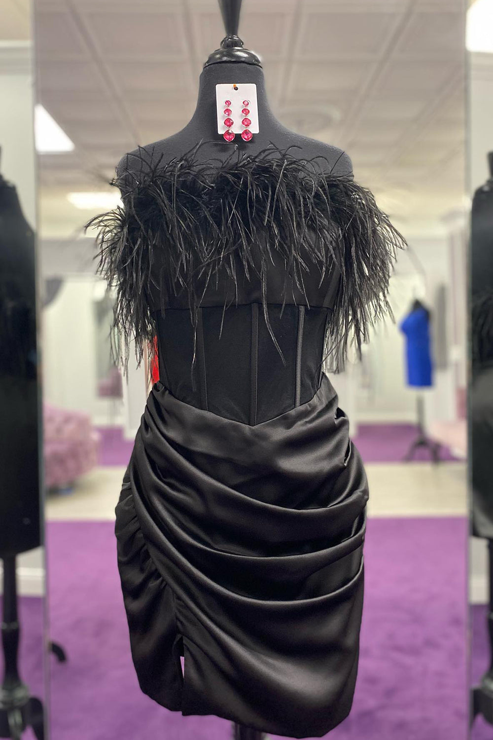Black Homecoming Dresses Corset Strapless Tight Short Cocktail Dresses with Feathers