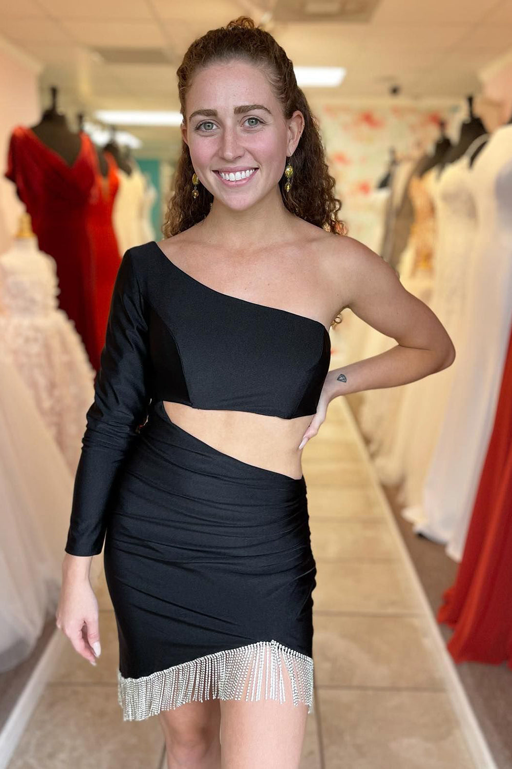 Black Homecoming Dresses One Shoulder One Sleeve Tight Short Cocktail Dresses with Fringes