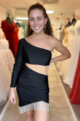 Black Homecoming Dresses One Shoulder One Sleeve Tight Short Cocktail Dresses with Fringes