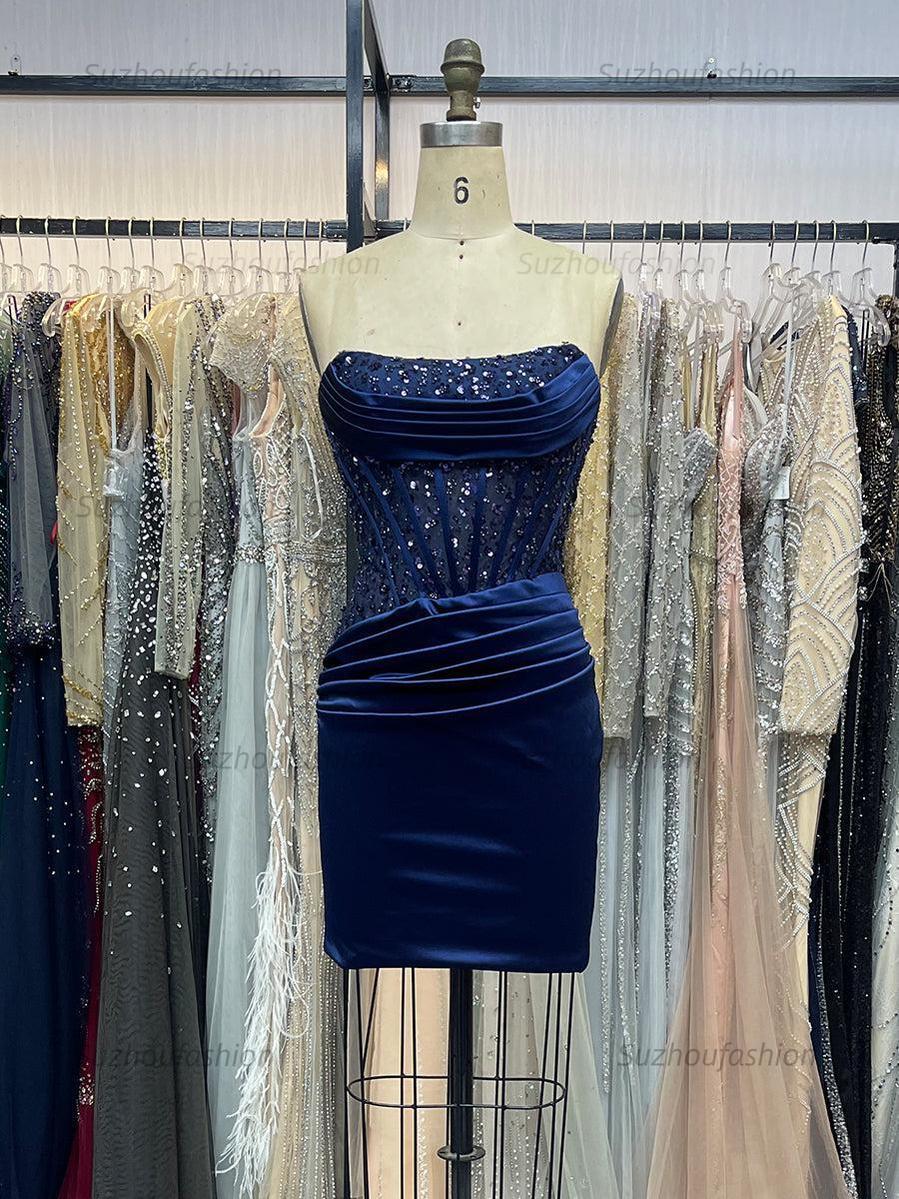 Bodycon Scoop Neck Satin Short Homecoming Dress with Appliqeus