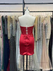 Bodycon Scoop Neck Satin Short Homecoming Dress with Appliqeus