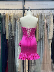 Bodycon Sweetheart Satin Homecoming Dress with Beading