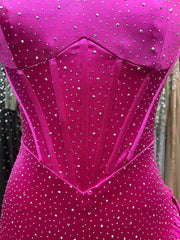 Bodycon Sweetheart Satin Homecoming Dress with Beading