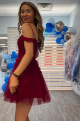 Burgundy Homecoming Dresses A-Line Corset Short Cocktail Dresses with Lace