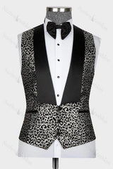 Charming Silver Jacquard Peaked Lapel 3 Piece Prom Suit