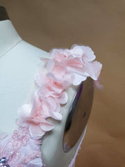 Chic Ball Gown V Neck Straps 3D Floral Lace Appliques Beaded Pink Tulle Princess Gown Quinceanera Dress For Sweet 16