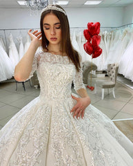 Chic Half Sleeves Ball Gown Wedding Dress With Lace Appliques