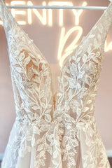 Chic Long V-Neck Sleeveless Lace Bridal Dress