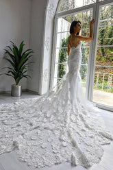Chic Sleeveless Spaghetti Straps Mermaid Bridal Gowns with Chapel Train