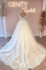 Chic Spaghetti-Straps Sleeveless Long Lace Bridal Dress