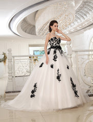 Chic Strapless Tulle Lace Wedding Dresses With Black Appliques