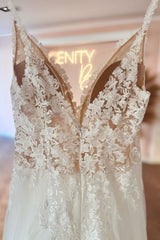 Chic Sweetheart Long V-Neck Sleeveless Lace Bridal Dress
