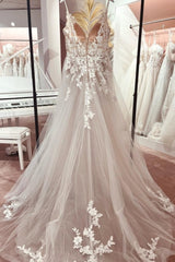Classic V-Neck Spaghetti-Straps Sleeveless Long Lace Bridal Dress