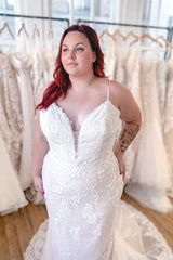 Classy Appliques Lace Spaghetti Straps Backless Floor-length Mermaid Wedding Dress