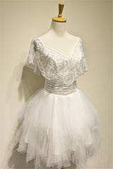 Cute White V-Neck Lace Short Bridal Dresses Lace-up Tulle Simple Tiered Mini Wedding Gown