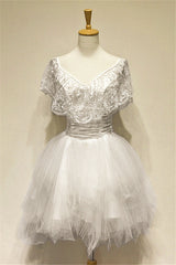 Cute White V-Neck Lace Short Bridal Dresses Lace-up Tulle Simple Tiered Mini Wedding Gown