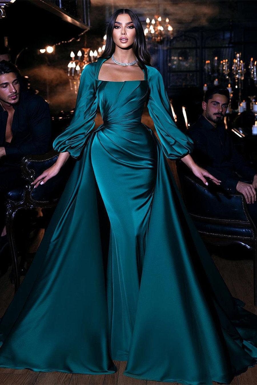 Dark Green Square Neckline Long Sleeve Floor-length Wedding Dresses with Train | Suzhoufashion Dark Green Square Neckline Long Sleeve Floor-length Wedding Dresses with Train | Suzhoufashion