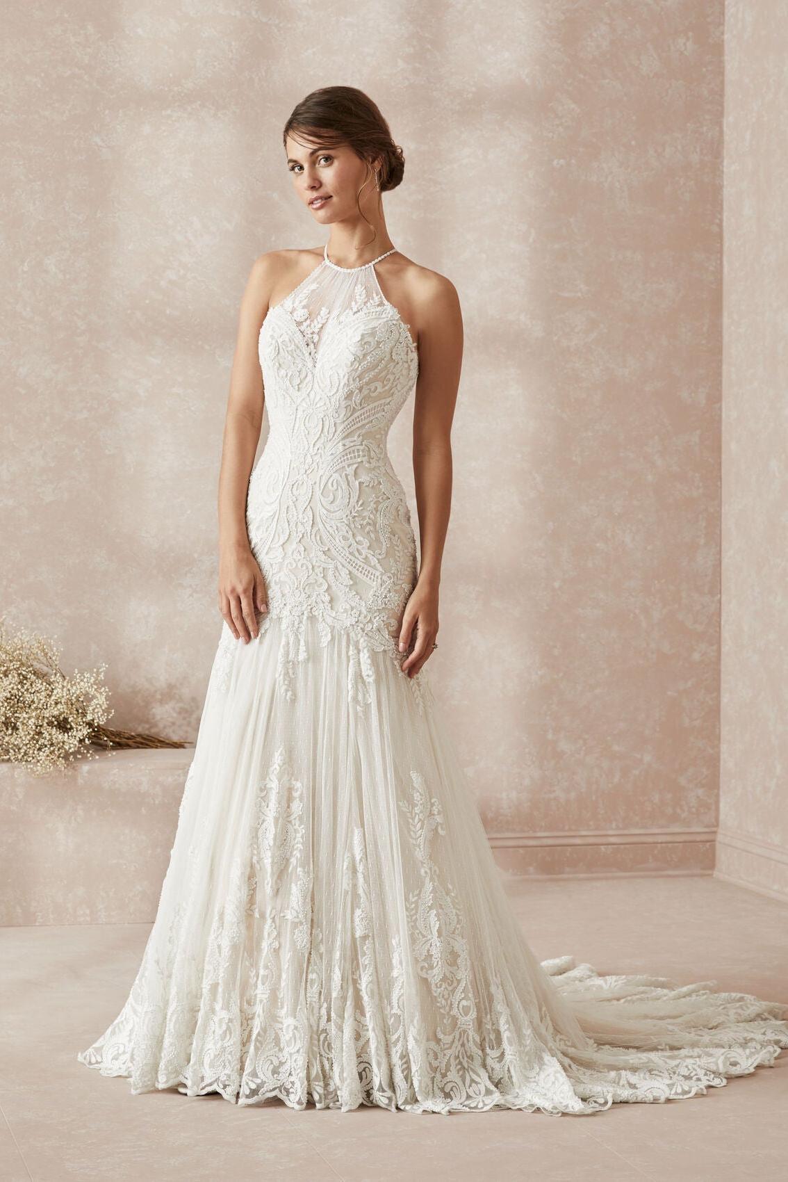 Elegant Halter White Long Wedding Dress With Lace Appliques