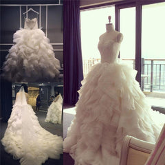 Elegant Sweetheart Ruffles Wedding Dress with Beadings Latest Court Train Bridal Gown