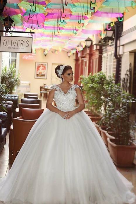 Elegant V-Neck Lace Ball Gown Wedding Dress New Arrival Sweep Train Tulle Princess Dress