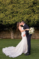 Elegant White V-neck Backless Mermaid Wedding Dresses With Lace