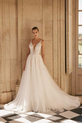 Fabulous Spaghetti-Straps Sleeveless Long Lace Bridal Dress