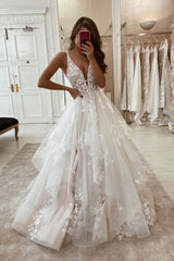 Fabulous V-Neck Straps Appliques Bridal Dresses Lace Appliques