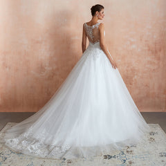 Fantastic Tulle Appliques Sleeveless White Wedding Dress