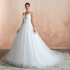 Fantastic Tulle Appliques Sleeveless White Wedding Dress