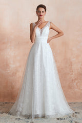 Fantastic V-Neck Sleeveless White Appliques Wedding Dress With Pearls