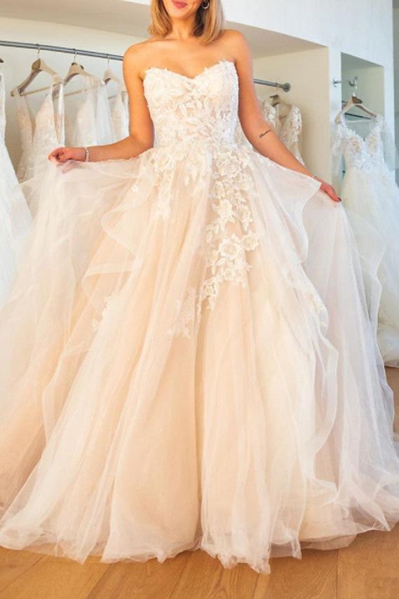 Formal Ball Gown Wedding Dress Strapless Lace Tulle Sleeveless Plus Size Bridal Gowns with Sweep Train
