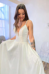 Glamorous A-Line Spaghetti Straps Sweetheart Satin Backless Beach Wedding Dress With Pockets