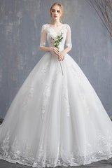 Glamorous See-Through Ball Gown Wedding Dress Scoop Lace Tulle Sequined Half Sleeve Bridal Gowns with Chapel Train