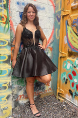 Glitter Black Homecoming Dresses A-Line Satin Short Cocktail Dresses with Appliques