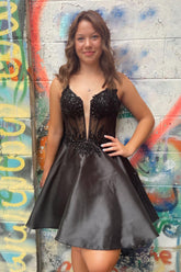 Glitter Black Homecoming Dresses A-Line Satin Short Cocktail Dresses with Appliques