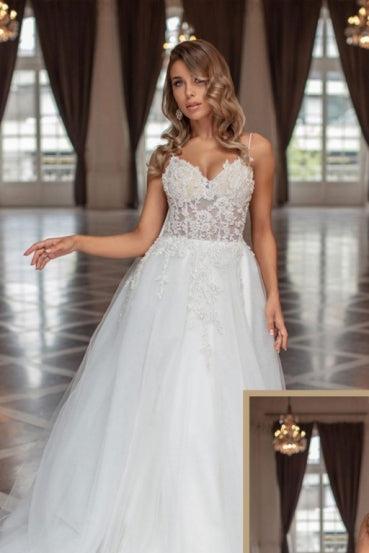 Gorgeous Long A-line V-neck Tulle Sleeveless Bridal Gowns With Lace
