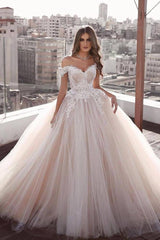 Gorgeous Off-the-shoulder A-line Ball Gown Wedding Dress with Lace