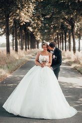 Gorgeous Princess V-neck A-line Wedding Dress With Lace