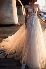 Gorgeous Sleeveless Tulle Lace V Neck Appliques Wedding Dresses