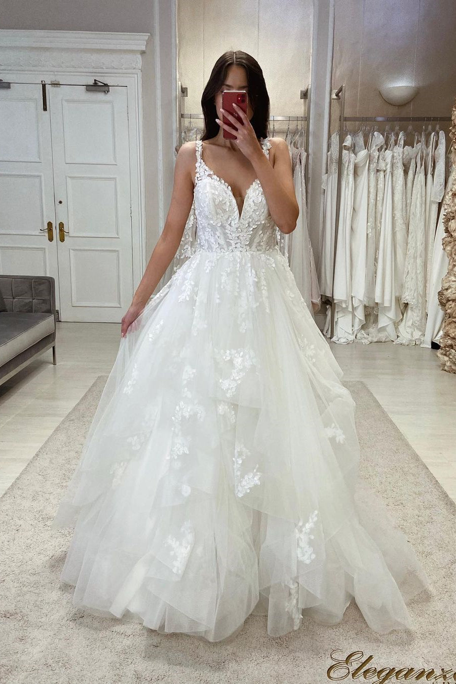 Gorgeous Spaghetti-Straps V-Neck Sleeveless Bridal Dresses Lace Appliques