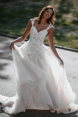 Gorgeous Sweetheart White Tulle Lace Backless A-Line Beach Wedding Dresses