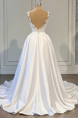 Gorgeous V-neck Sleeveless A-line Wedding Dress With Detachable Train