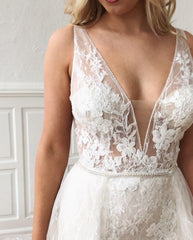 Ivory Sheath Sleeveless Chapel-Train V-neck Beautiful Appliques Wedding Dresses