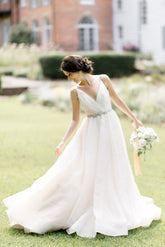 Latest V-Neck Chiffon Long Wedding Dress A-Line Elegant Spaghetti Strap Bridal Gowns