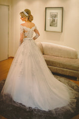 Long Sleeve Off-the-shoulder Wedding Dress Lace Tulle Bridal Gowns with Pearls