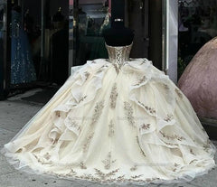 Luxury Ball Gown Sweeetheart Neck Lace Appliques Tiered Ruffle Light Champagne Tulle Quinceanera Dress Graduation Party Gown For Sweet 16